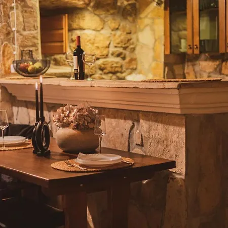 Scardona Rustica With Jacuzzi, Bbq And Private Parking In Center Of شقة